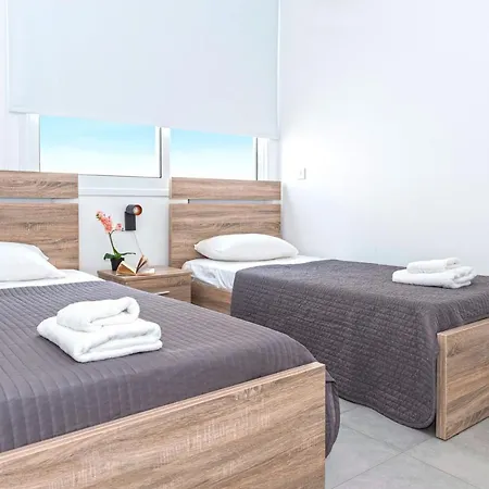 Ivory - Seafront Vila *