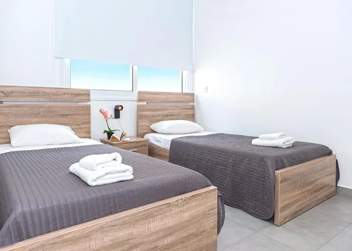 Ivory - Seafront Villa *