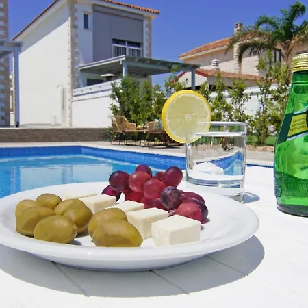 Ivory - Seafront Villa *